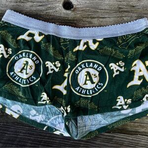 Vintage Oakland Athletics Green Shorts Size Large
